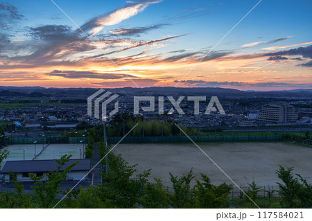 京都府木津川市城山台からの夕景 JR木津駅を望む高台の夕焼けから夜景#28 京都府木津川市城山台からの夕景 JR木津駅を望む高台の夕焼けから夜景#28 117584021