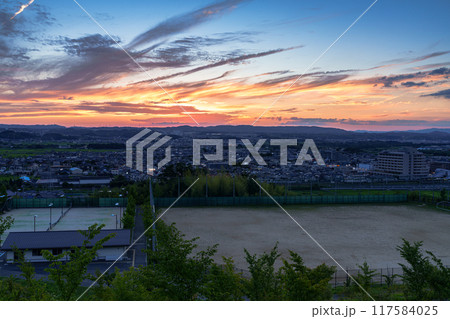 京都府木津川市城山台からの夕景 JR木津駅を望む高台の夕焼けから夜景#32 京都府木津川市城山台からの夕景 JR木津駅を望む高台の夕焼けから夜景#32 117584025
