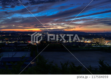 京都府木津川市城山台からの夕景　JR木津駅を望む高台の夕焼けから夜景#66 117584059