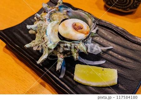 サザエの壺焼き 117584180
