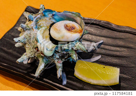 サザエの壺焼き サザエの壺焼き 117584181