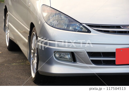 自動車イメージ　トヨタ2代目エスティマのフロントマスク 117584513