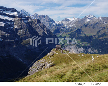 スイス・ベルナーオーバーランド周辺の風景 117585400