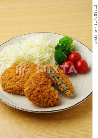 メンチカツ　揚げ物 117585512