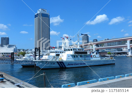 神戸港の船溜まり、海上保安庁の巡視船艇泊地（背後にホテルオークラ神戸） 117585514