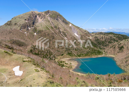 前白根山から望む日光白根山と五色沼 117585666