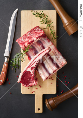 北海道産　エゾシカ肉　ジビエ　骨付きロース 117586498