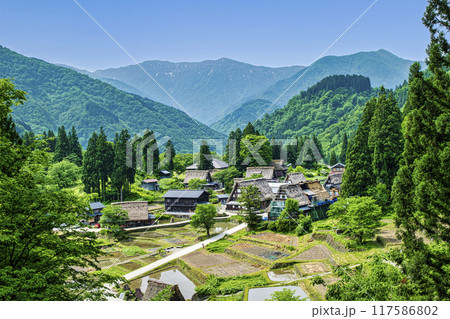 富山県　五箇山　相倉合掌造り集落　相倉展望台からの風景　世界遺産 117586802