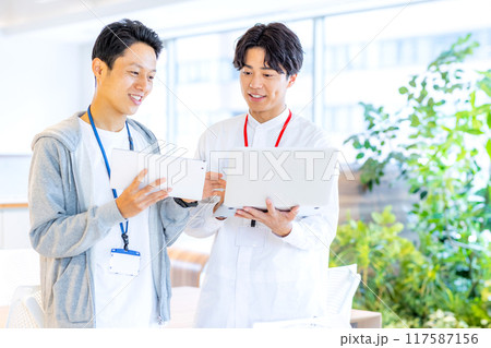 ベンチャー企業の仕事風景 撮影協力：WEEK芝大門(サンフロンティア不動産) 117587156