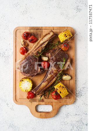 グリルした北海道産エゾシカ肉　鹿肉　ジビエ料理 117587471