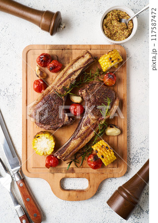 グリルした北海道産エゾシカ肉　鹿肉　ジビエ料理 117587472