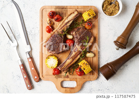 グリルした北海道産エゾシカ肉　鹿肉　ジビエ料理 117587475