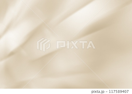 光り輝く絹のような明るいベージュのドレープ背景。上品で豪華な雰囲気のテクスチャ 117589407