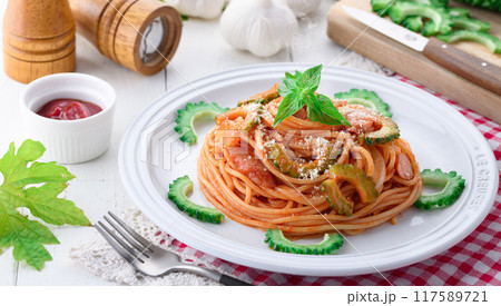 ゴーヤのイタリアンスパゲッティ （ ナポリタン ）ゴーヤの苦みがアクセント 117589721