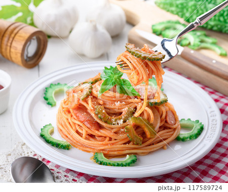 ゴーヤのイタリアンスパゲッティ （ ナポリタン ）ゴーヤの苦みがアクセント 117589724