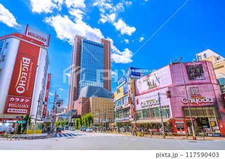 日本の東京都市景観 三軒茶屋駅前のキャロットタワーなどを望む 117590403