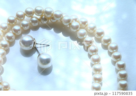 白く美しいジュエリーパールのネックレス 素材　画像 117590835