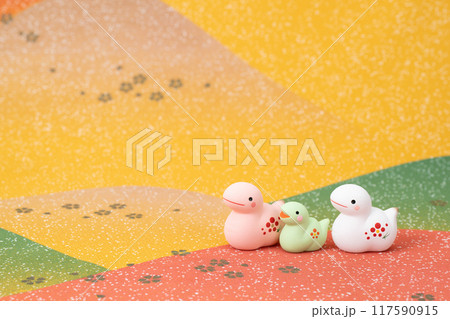 巳年 年賀素材 野山を散歩する巳の親子 巳年 年賀素材 野山を散歩する巳の親子 117590915