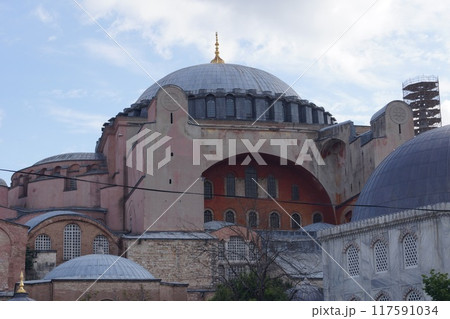 トルコ イスタンブールのアヤソフィアの建物 117591034