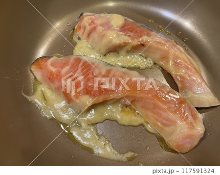 銀鮭の西京焼き 117591324