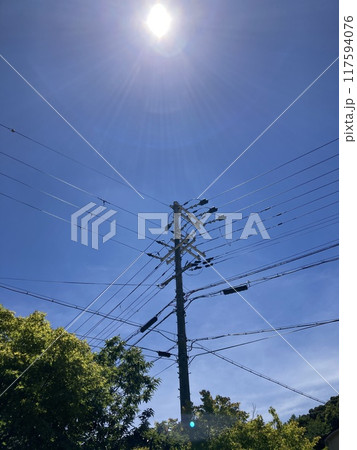 太陽と街角の電柱 太陽と街角の電柱 117594076