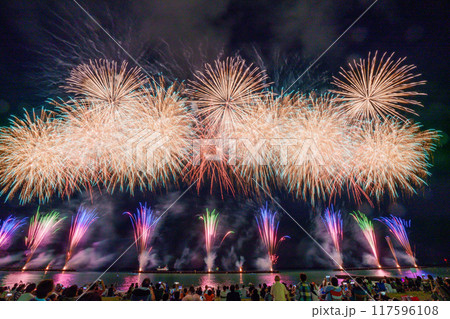 【静岡県】土肥サマーフェスティバル 海上花火大会 【静岡県】土肥サマーフェスティバル 海上花火大会 117596108