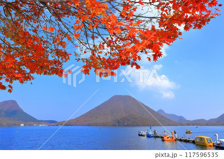 【群馬県】晴天の榛名山の紅葉 【群馬県】晴天の榛名山の紅葉 117596535