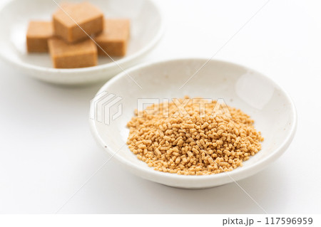 固形と粉末顆粒のコンソメ 117596959