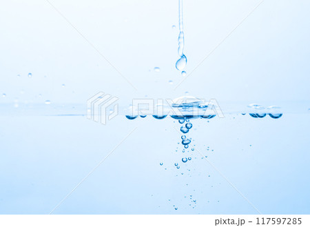 水を注ぐ 117597285