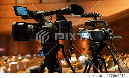 講演会撮影およびホールの様子 講演会撮影およびホールの様子 117602612