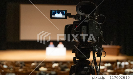 講演会撮影およびホールの様子 講演会撮影およびホールの様子 117602619