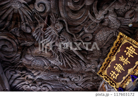 神崎神社の龍の彫刻 117603172