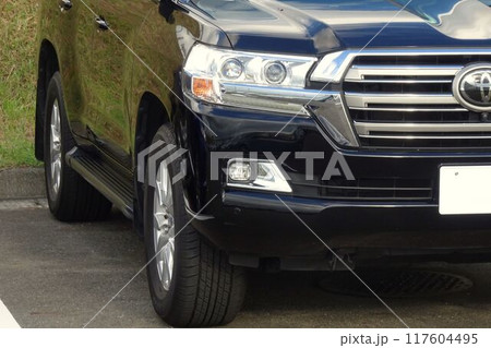 自動車イメージ　トヨタランドクルーザー200系のフロントマスク 117604495