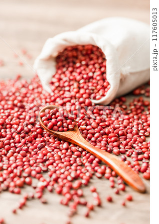 Red beans in cloth bag on wooden board 117605013