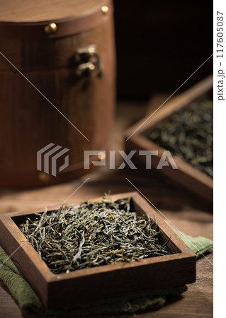 Green tea in wooden box and barrel on wooden board 117605087