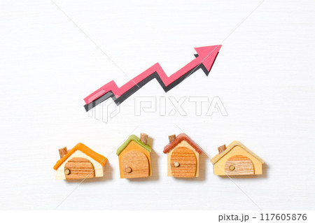 家と矢印 117605876