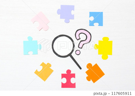パズルと虫眼鏡 パズルと虫眼鏡 117605911