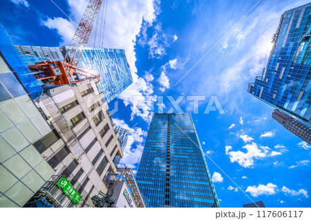 日本の東京都市景観 8月。さよなら渋谷駅西口…解体が進みビルの左側が消滅…青空が見えるように＝20日 117606117