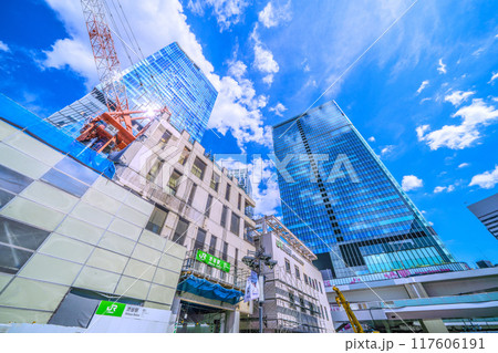 日本の東京都市景観 8月。さよなら渋谷駅西口…解体が進みビルの左側が消滅…青空が見えるように=20日 日本の東京都市景観 8月。さよなら渋谷駅西口…解体が進みビルの左側が消滅…青空が見えるように=20日 117606191