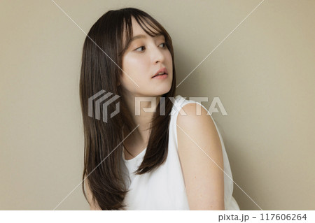 ストレートヘアの女性 ストレートヘアの女性 117606264