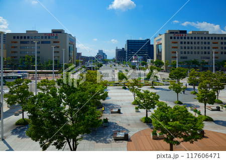 新潟駅南口広場とビル街 新潟駅南口広場とビル街 117606471