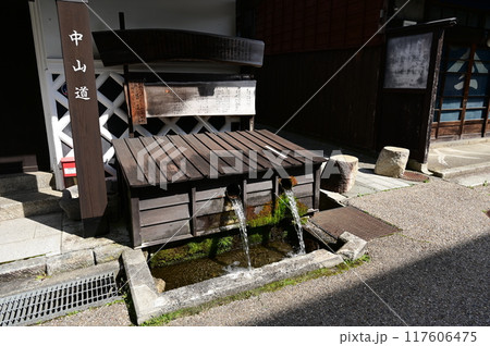 中山道木曽福島のレトロな町と井戸水 中山道木曽福島のレトロな町と井戸水 117606475