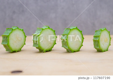 ヘチオクの素材写真 十角糸瓜 ヘチマとオクラの掛け合わせと思われている野菜 ヘチオクの素材写真 十角糸瓜 ヘチマとオクラの掛け合わせと思われている野菜 117607190