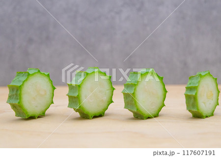ヘチオクの素材写真 十角糸瓜 ヘチマとオクラの掛け合わせと思われている野菜 ヘチオクの素材写真 十角糸瓜 ヘチマとオクラの掛け合わせと思われている野菜 117607191