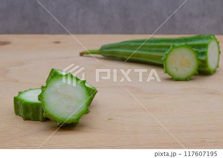 ヘチオクの素材写真 十角糸瓜 ヘチマとオクラの掛け合わせと思われている野菜 ヘチオクの素材写真 十角糸瓜 ヘチマとオクラの掛け合わせと思われている野菜 117607195