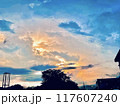 夕焼けに染まる空 117607240