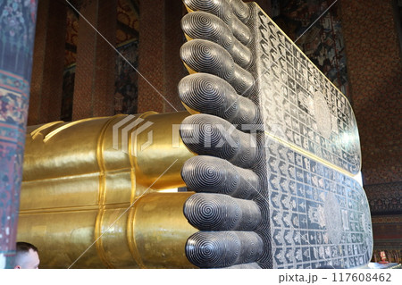 The Feet of Reclining Buddha of Wat Pho, focus selective The Feet of Reclining Buddha of Wat Pho, focus selective 117608462