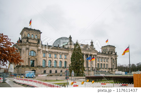 View on Reichstag _ German parliament View on Reichstag _ German parliament 117611437