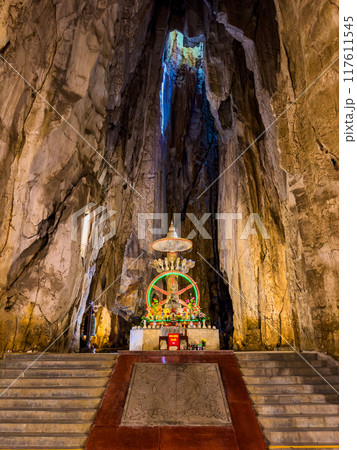 View of Marble Mountain cave and temple in Da Nang, Vietnam 117611545
