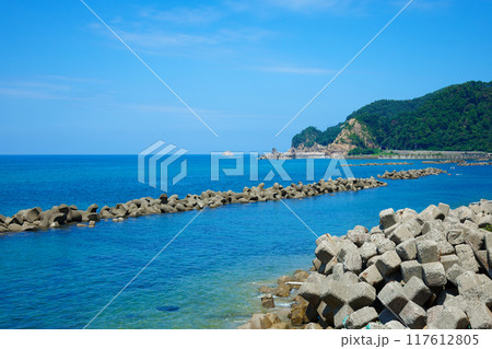 桑川の海辺の景観 海岸 日本海 笹川流れ 桑川漁港など 桑川の海辺の景観 海岸 日本海 笹川流れ 桑川漁港など 117612805